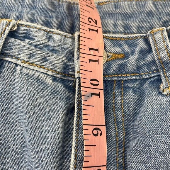 Women's High Rise Ripped Destroyed Straight Leg Jeans Light Wash Size 4 - Picture 4 of 8